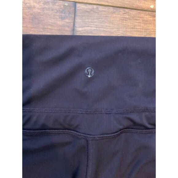 Lululemon Maroon with Patterned Splatter Stripe Cropped Athletic Leggings Size 8 - Picture 4 of 4